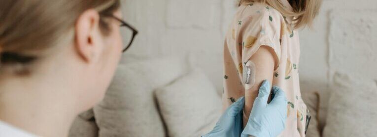 Sensor de glucosa en el brazo