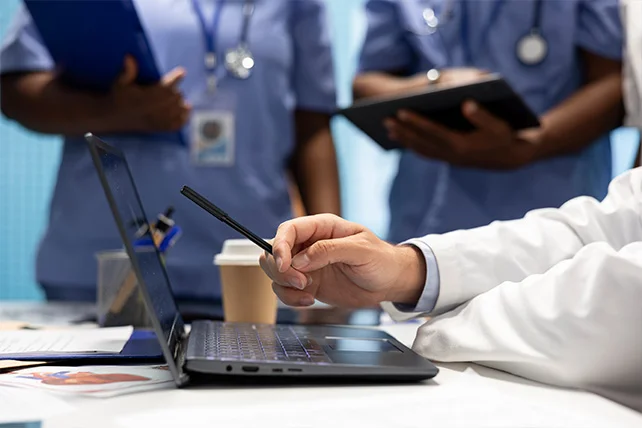 Gerencia y coordinación de proyectos médicos y científicos